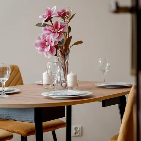 Apartament We Wroclawiu Z Dwiema Sypialniami, Wanna I Biurkiem Do Pracy Zdalnej By Renters Lägenhet