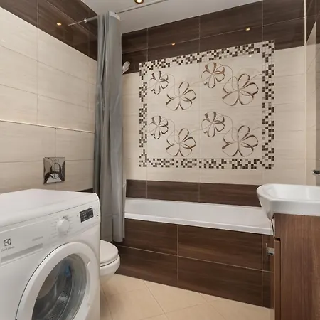 Apartament We Wroclawiu Z Dwiema Sypialniami, Wanna I Biurkiem Do Pracy Zdalnej By Renters Lägenhet Wrocław